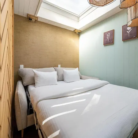 Dom wakacyjny Treehouse Near Tournai With Sauna Retreat *