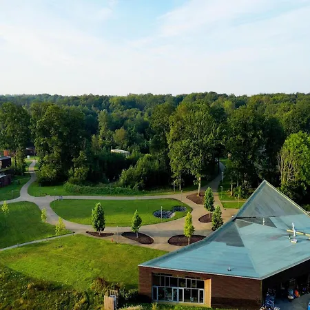 Dom wakacyjny Treehouse Near Tournai With Sauna Retreat *