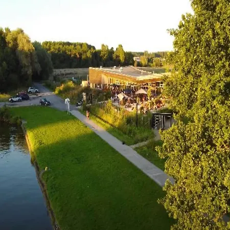 Dom wakacyjny Treehouse Near Tournai With Sauna Retreat *